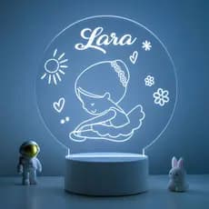 Luminária Abajur 3D personalizada Bailarina com nome Lara para decoração de quarto de menina.