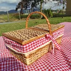 Kit Cesta G Piquenique Grande Vime C/ Forro e Toalha Xadrez Vermelho 51x19x30cm