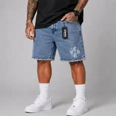 Shorts Jeans Masculino CVHM Lavagem Clara Estilo Streetwear Barra Desfiada Acima do Joelho