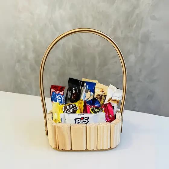 Kit Fraldeira Cesta Oval Madeira 13 com Alça Fibra Sintetica Presente Aniversario Pascoa Leven Artes