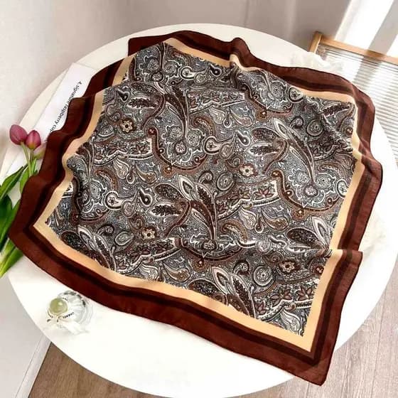 Lenço Feminino Toque de Seda Modelo Corrente 70x70 Moda Mulher Elegante Acessório, Bolsa, Bandana, Pescoço