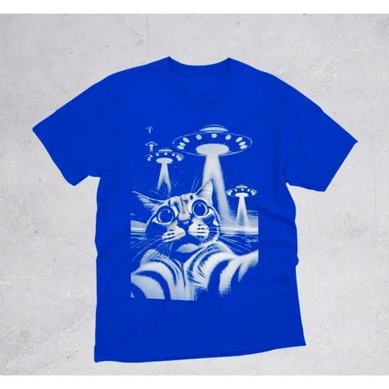 Camiseta Meme Gato com Ovni Alienígena 100% Algodão Unissex