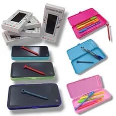 Lousa Mágica Estojo Escolar Tablet Colors Lcd Infantil 2Em1 P/ Escrever e Desenhar 20x9x3cm DONG