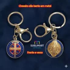 Chaveiro São Bento em aço inoxidável com resina,Chaveiro São Bento Colorido com Resina Dourado e Com Mosquetão