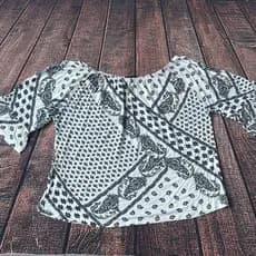 batinha feminina branca com estampas flores azuis g, bata feminina outono inverno g, blusa larguinha (bazar)