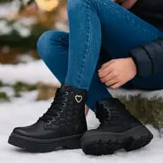 Bota Coturno Infantil  Juvenil Menina Detalhes de Pingente Coração Trabalhado na Lateral  Lançamento Tratorada.
