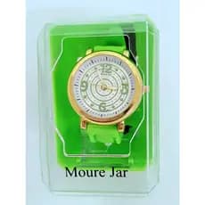 Relógio Feminino Mourejar com pulseira de borracha verde e mostrador branco com número verde
