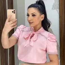 Blusa social , manga curta, manga princessa, gola laço, detalhes de gripir sem perolas