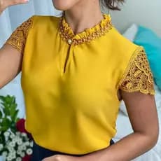 blusa social manga curta elegante com renda bordada é aplicação de pérolas