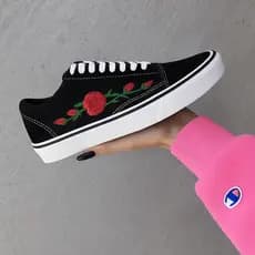 tenis casual preto branco flor envio imediato