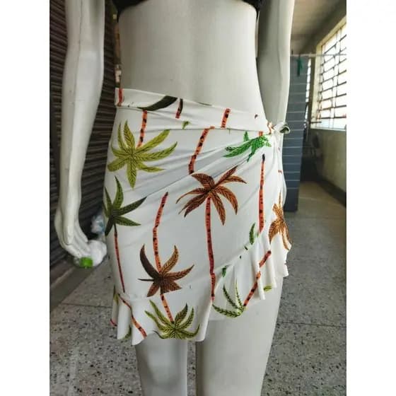 saia de praia floral com babados.