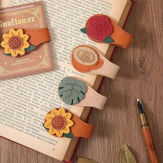 Kit 2 Marca Páginas Livro Artesanal Decorativo Em Couro Sintético - Presente Criativo para Leitores