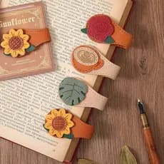 Kit 2 Marca Páginas Livro Artesanal Decorativo Em Couro Sintético - Presente Criativo para Leitores