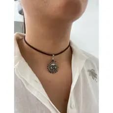 Choker Colar em couro com pingentes Sol, Elefante , Mão Indiana, Concha do Mar, Estrela do Mar