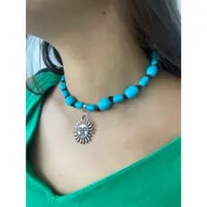 Colar Choker em Preda Granada, Pedra do Sol e Pedra Reconstituida em azul oceano com veias, pingente Sol