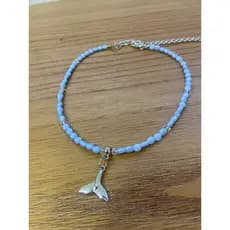 Colar Choker em pedras Murano naturais e detalhes em Cristais. Pingente Calda de Sereia. Moda Praia Verão