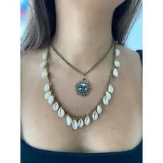 Colar Duplo Moda Praia Verão. Choker com Pingente de Sol e Corrente em Búzios.