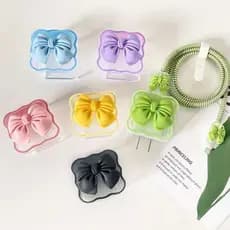 Capinha Protetora de Carregador e Cabo USB Iphone Design Laço Lacinho Coração Cor Pastel