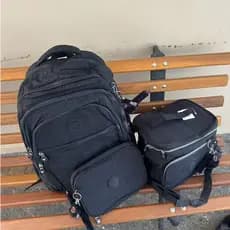 Kit Mochila + Estojo + Lancheira Grande com chaveiros pra escolar