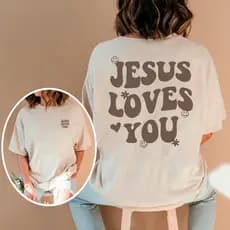 Camiseta Feminina Oversized ou T-shirt Estampa Gospel "Jesus Te Ama" Moda Cristã Lançamento Promoção unissex