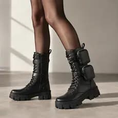 Bota Coturno Feminina Cano Médio Bolsos Tratorada Preta