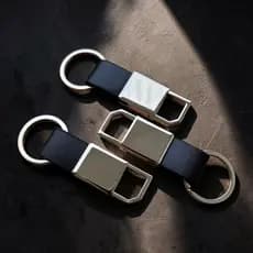Chaveiro Masculino Premium Metal em Couro Sintético Design Moderno