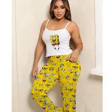 Conjunto pijama blogueira personagem amarelo blusa branca