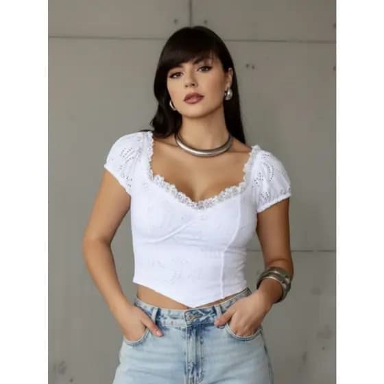 Cropped Feminino Mabel com Manga Curta – Tecido Lese e detalhe em renda