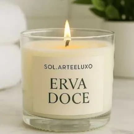 Vela Aromática Cera de Coco Perfumada Artesanal Alta Fixação  Aroma Premium com Tampa Madeira
