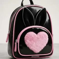 MOCHILA INFANTIL,COM DETALHE DE CORAÇAO IDEAL,PARA SUA FILHA.para dia a dia