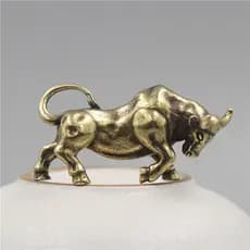 Pingente de chaveiro vintage em forma de touro de bronze, acessório de metal de cobre, pingente de corrente com o signo