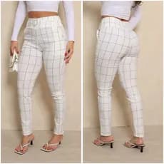 Calça Skinny Feminina de Bengaline Cós Alto Fivela Coração