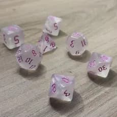 KIT 7 DADOS RPG DE MESA PAPEL BRANCA ROSA TRANSLUCIDO D4 D6 D8 D10 D12 D20 D100 D% COMPATIVEL D&D TORMENTA