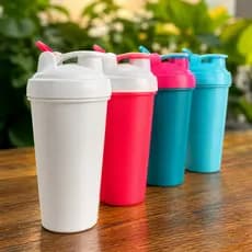 Coqueteleira Academia 600ml com 2 cores acompanha Alça, Peneira, e Esfera misturadora