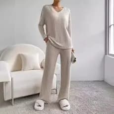 Conjunto Tricot Feminino com gola em V, Blusa e Calça Inverno