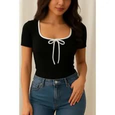 Camiseta Feminina Gola Quadrada com Laço – Top Bicolor Estilo Moda Verão
