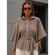 Poncho Feminino em Tricot Mousse com Zíper Frontal Faixa Gola Alta e Bolsos Elegante Inverno