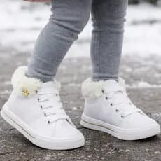 Bota Infantil Menina Pelúcia Volta as Aulas Detalhe em Coroa Metalizada Moda Inverno Volta as Aulas