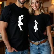 Blusa Camiseta Casal Country Estampa Silhoeuta Casal Country Chapéu Bota Dia dos Namorados Peão