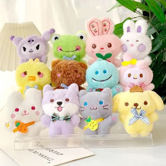 Kit 3 Vários chaveiros com pingente de brinquedo de pelúcia de desenho animado