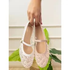 Sapatilha Feminina de Tela Mary Jane Floral Bico Redondo Delicada com Flores Bordada