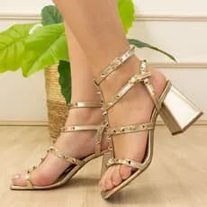 Sandália Salto Bloco 7 cm Dourada Pirâmides Confortável Festa Elegante Ouro Gladiadora