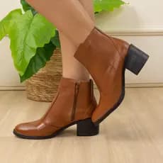 Bota Couro Legitimo Feminina Cano Curto Salto Bloco Confortável Ankle Boot Coturno Caramelo