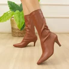 Bota Stretch Feminina Bico Fino Salto Médio Confortável Caramelo