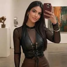 Cropped Feminino Couro Courino Estruturado Decote emV Amarração Frontal Trançado Corselete Tendência