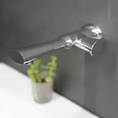 Torneira design moderno e de luxo para banheiro de parede cromado metal inox registro oval redondo