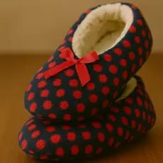 Pantufa Sapatilha Adulto Azul com Bolinhas Vermelhas Forrada e Antiderrapante (Ref: 104-WOMEN-C) ACG