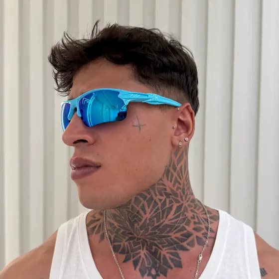Óculos de Sol Esportivo - Armação Azul com Lente Espelhada Azul