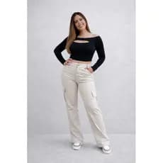Calça Jeans Moda Feminina Bolsos Laterais Barra Larga Wid Leg Cargo Confortável Moda Tendência Estilosa Cintura Alta
