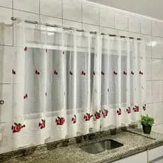 Cortina para Cozinha Voil Bordado Bule e Cereja Elegante 3 e 4 Metros